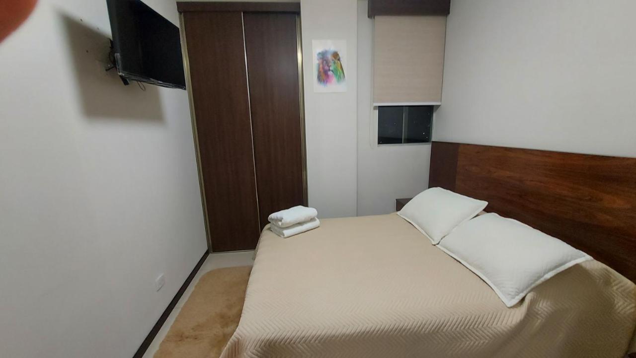 Hermoso Y Unico Apartamento Moderno, En Pleno Centro De Santa Cruz, Con Netflix Wi-Fi De 60 Mb, Estacionamiento Gratis Y Ac En Todos Los Ambientes 圣克鲁斯 外观 照片