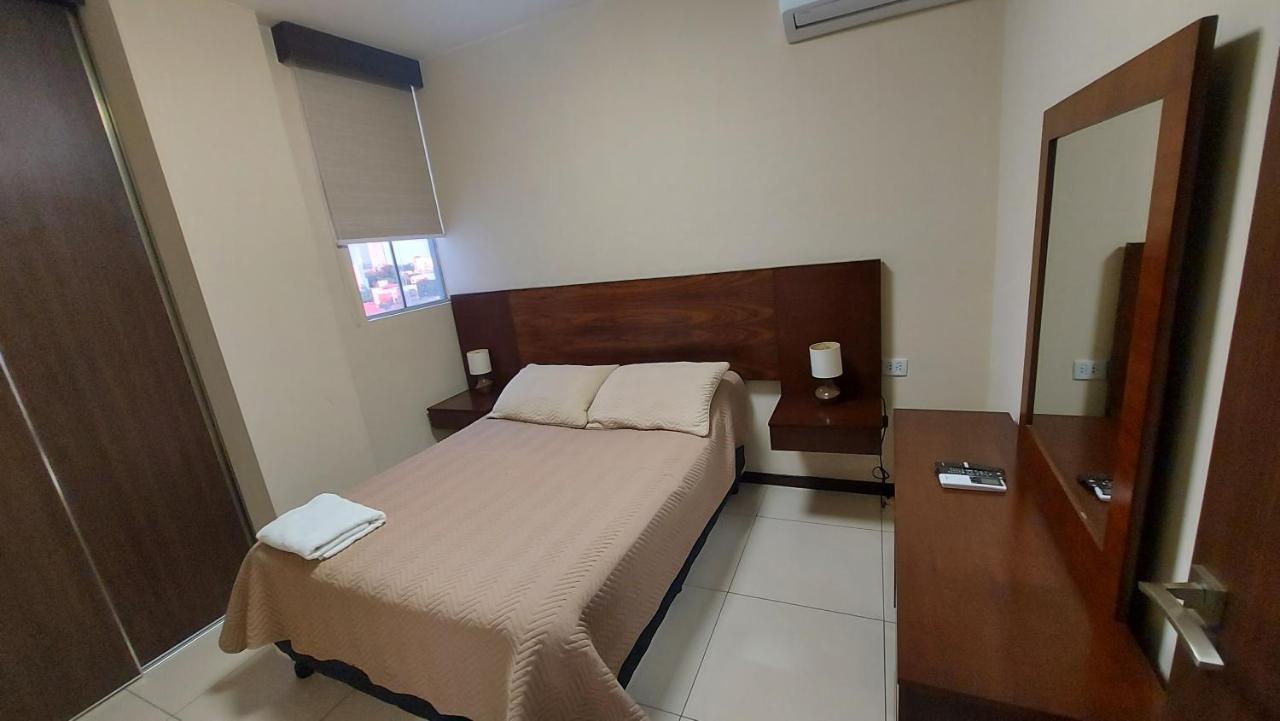 Hermoso Y Unico Apartamento Moderno, En Pleno Centro De Santa Cruz, Con Netflix Wi-Fi De 60 Mb, Estacionamiento Gratis Y Ac En Todos Los Ambientes 圣克鲁斯 外观 照片