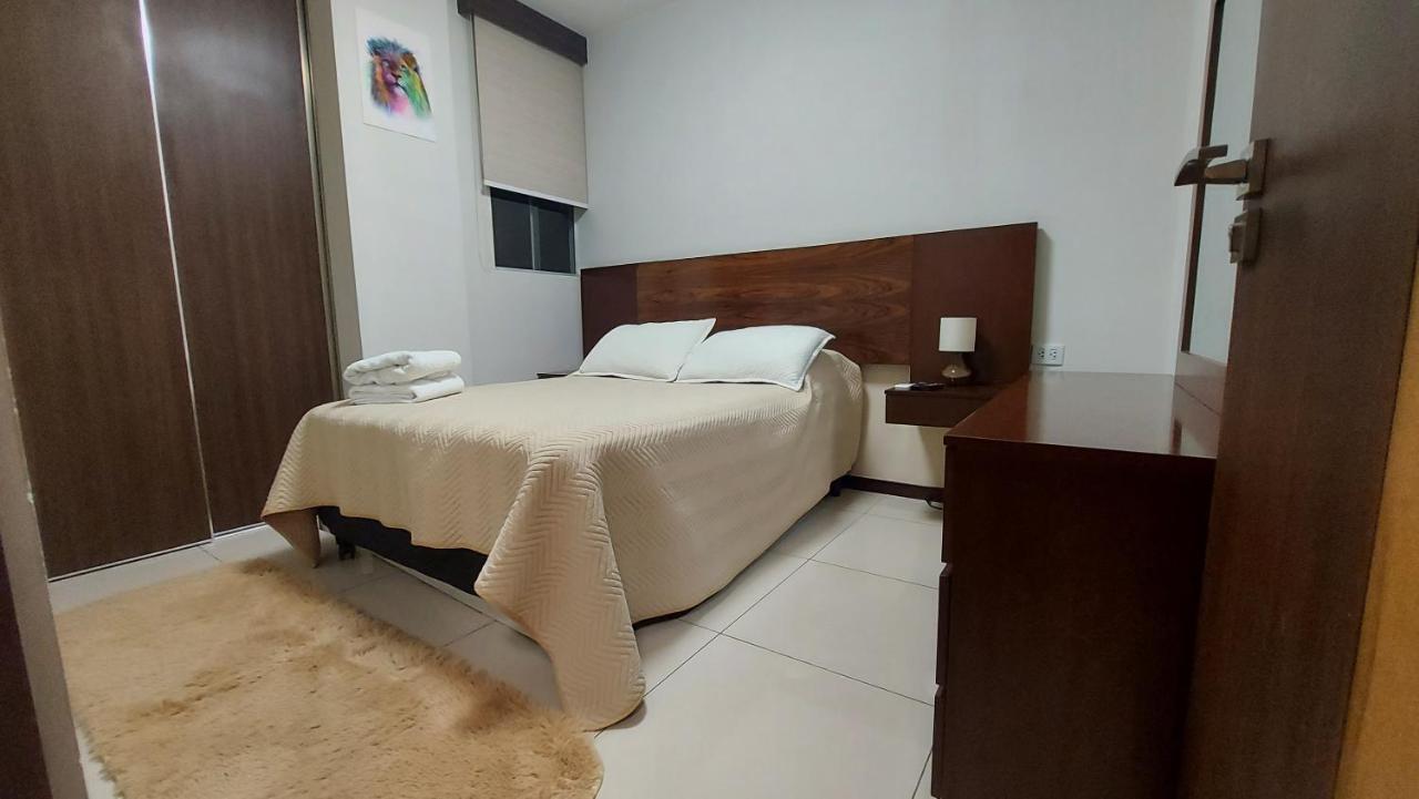 Hermoso Y Unico Apartamento Moderno, En Pleno Centro De Santa Cruz, Con Netflix Wi-Fi De 60 Mb, Estacionamiento Gratis Y Ac En Todos Los Ambientes 圣克鲁斯 外观 照片