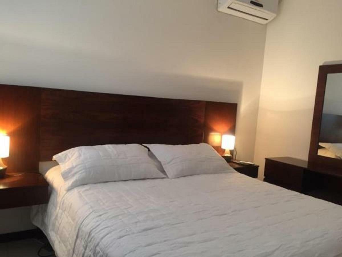 Hermoso Y Unico Apartamento Moderno, En Pleno Centro De Santa Cruz, Con Netflix Wi-Fi De 60 Mb, Estacionamiento Gratis Y Ac En Todos Los Ambientes 圣克鲁斯 外观 照片