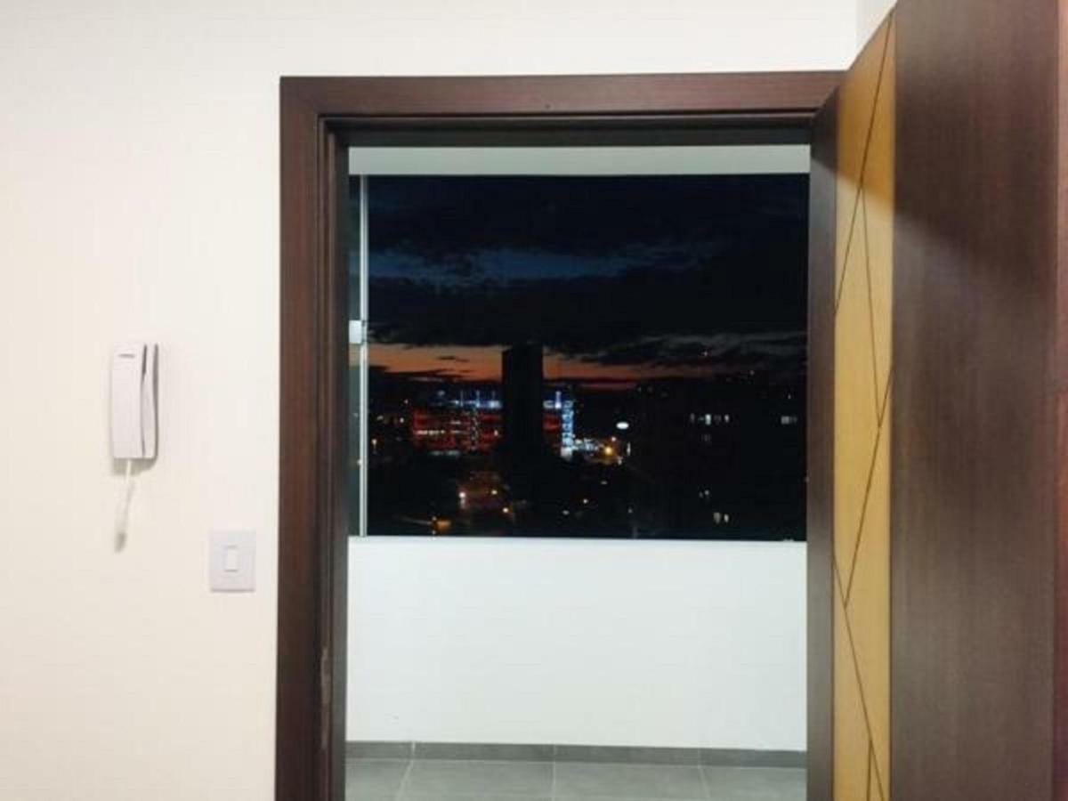 Hermoso Y Unico Apartamento Moderno, En Pleno Centro De Santa Cruz, Con Netflix Wi-Fi De 60 Mb, Estacionamiento Gratis Y Ac En Todos Los Ambientes 圣克鲁斯 外观 照片