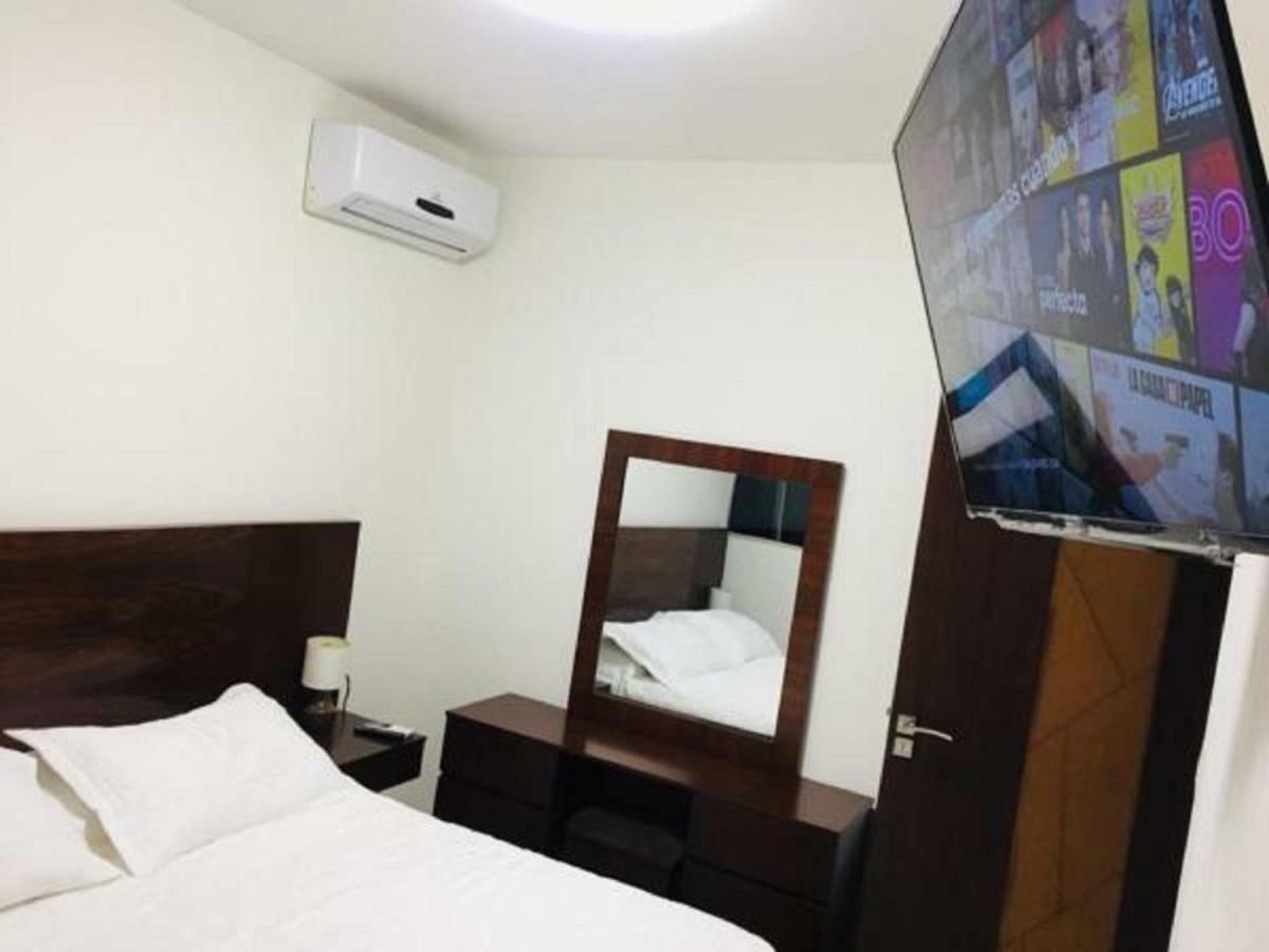 Hermoso Y Unico Apartamento Moderno, En Pleno Centro De Santa Cruz, Con Netflix Wi-Fi De 60 Mb, Estacionamiento Gratis Y Ac En Todos Los Ambientes 圣克鲁斯 外观 照片
